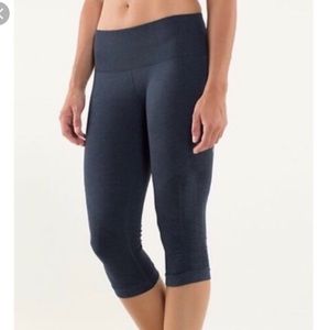 Lulu lemon Ebb to Street Crop size 4. Dark grey.